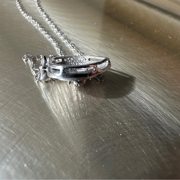 Elegant Silver Heart Pendant Necklace - Picture 7 of 7